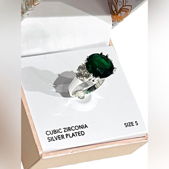 NEW Charter Club STATEMENT RING Size 5 Silver Plate Emerald Green Crystal Boxed - Picture 2 of 5
